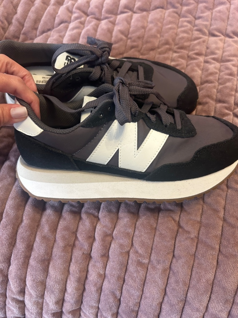 New BalanceBlack & White Classic Runner Sneakers NWT - Picture 2 of 6